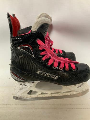 Used Bauer VAPOR X 600 Junior Hockey Skate Junior 02.5 11823-S000036860