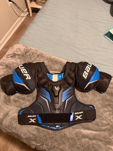 Men's Large Intermediate Bauer X Shoulder Pads (New)
