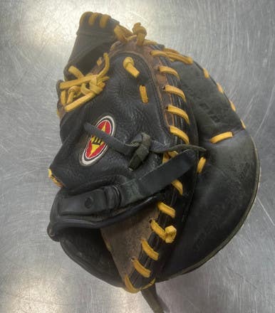 Used Easton BLACK MAGIC BB/SB Catchers RH Throw Black 29" 11497-S000154868