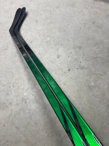 2 Pack 95 Flex P92 Senior Bauer Vapor Hyperlite2 Right Hand Hockey Stick (New) Pro Stock