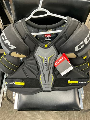 XL Senior CCM Tacks Classic Shoulder Pads (New)