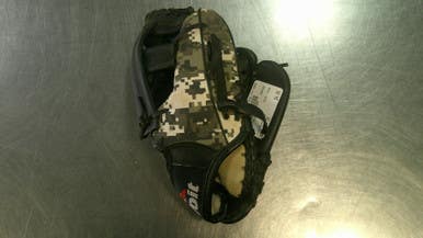 Used Voit 76228 BB/SB Glove RH Throw Camouflage 9 1/2" 11868-S000067087