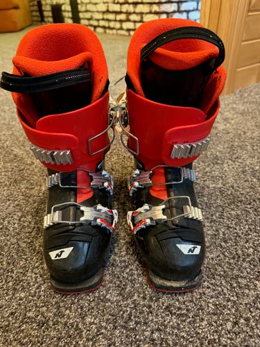 Kid's Nordica SPEEDMACHINE J3 Ski Boots (Used) | Mondo 22.5 (265mm)