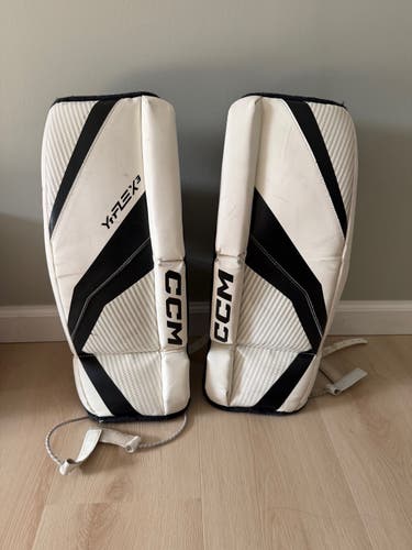 22" CCM YFlex Goalie Leg Pads (Used)