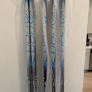 Senior Bauer Vapor FlyLite Right Handed Hockey Stick P28 77 Flex Pro Stock (New)