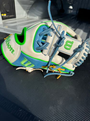 Wilson A2000 RH Infield Baseball Glove 11.5" (Used)