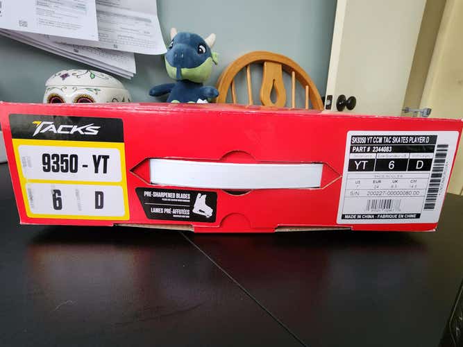 CCM Tacks 9350 Hockey Skates Regular Width 6 (New)