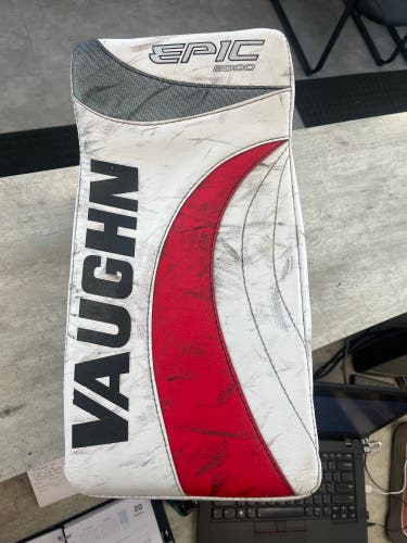 Vaughn Epic 8000 Regular Pro Stock Goalie Blocker (Used)