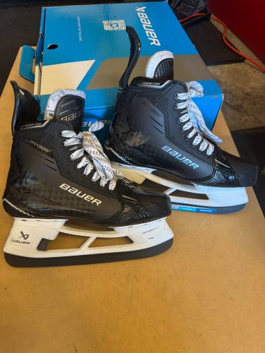 Bauer Supreme Shadow Hockey Skates size 8 fit 3 (Used - like new condition)