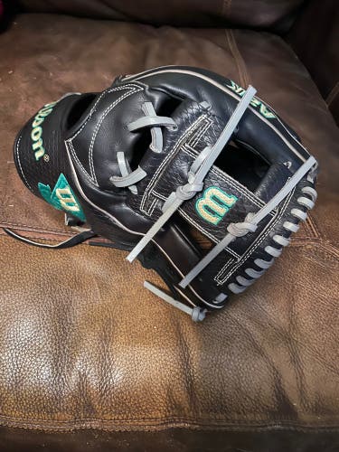 2021 Wilson A2K RH Infield Baseball Glove 11.75" (Used)