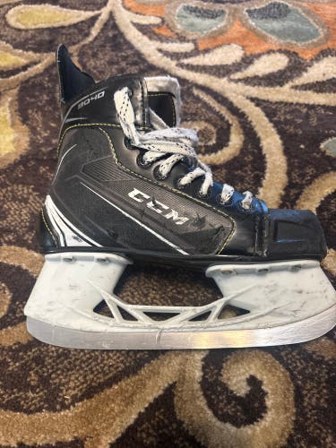 2018 CCM Tacks 9040 Hockey Skates Regular Width Size 3 (Used)