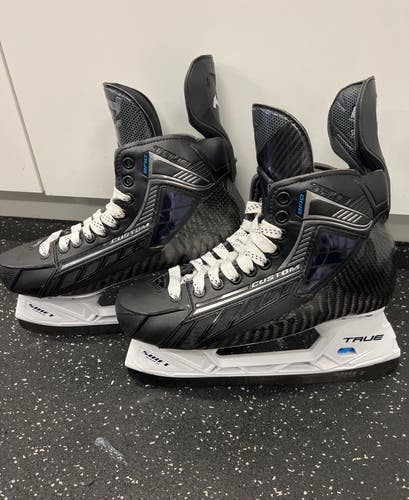 LIKE NEW True SVH Custom Hockey Skates Regular Width 9 (Used)