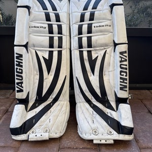 30" 2012 Vaughn Velocity V5 7260 Goalie Leg Pads (Used)