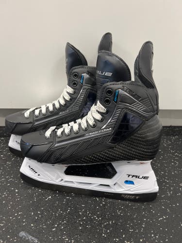 LIKE NEW! True SVH Hockey Skates Regular Width 8