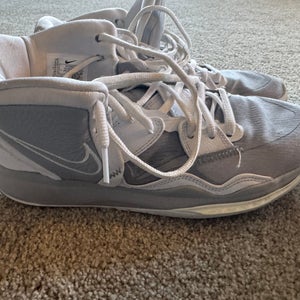 Men's Size M 9.5 (W 10.5) Nike Kyrie Infinity Shoes (Used)