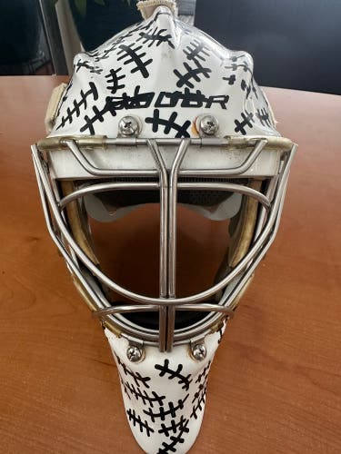 Senior Large Bauer Profile 950 Goalie Mask (Used)