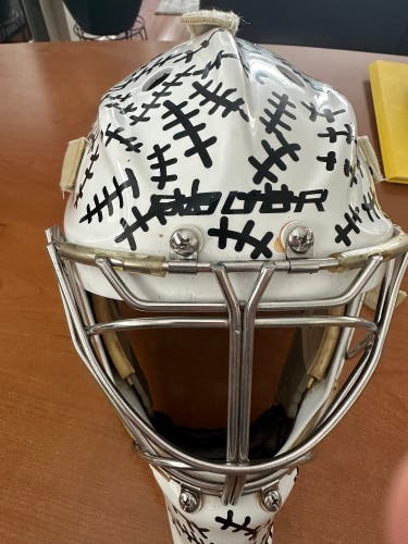 Senior Large Bauer Profile 950 Goalie Mask (Used)