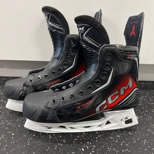 CCM JetSpeed FT870 Hockey Skates Regular Width Size 5.5 (Used)
