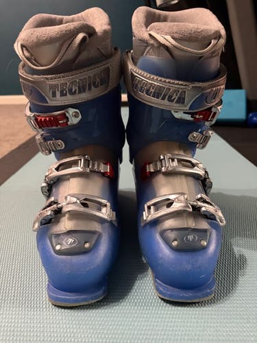 Mondo 25 & 25.5 Women's Tecnica All Mountain Attiva V2 4 Superfit Ski Boots Soft Flex (Used)
