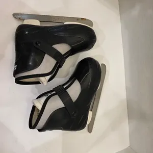 CCM Tyke Expandable Kids Skates Size 12J Youth Multi-fit Hockey Ice Black color