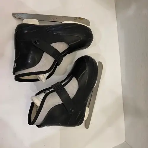 CCM Tyke Expandable Kids Skates Size 12J Youth Multi-fit Hockey Ice Black color