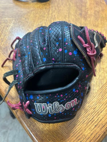 Wilson A2000 RH Infield Baseball Glove 11.5" (Used)