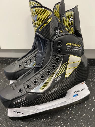 RECONDITIONED True Catalyst 9 Hockey Skates Regular Width Size 5 (Used)