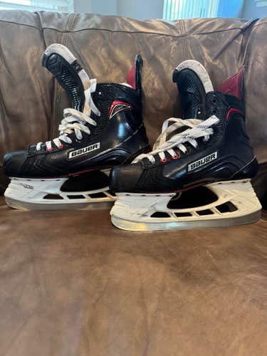 2017 Bauer Vapor X900 Hockey Skates Regular Width 9.5 (Used)