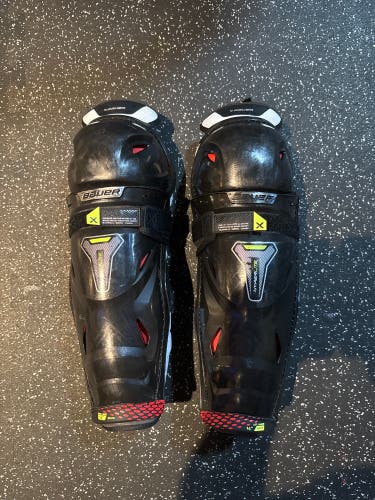 Intermediate Bauer Vapor Hyperlite 14" Shin Pads (Used)