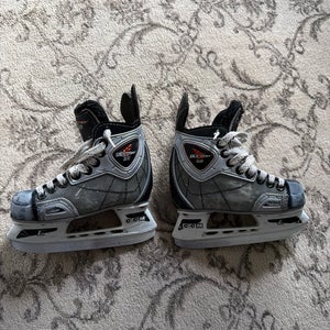 CCM Vector 3.0 Hockey Skates Regular Width 10 (Used)