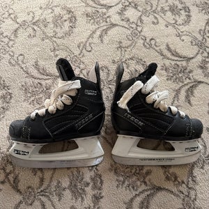 Itech Youth Rpm 2500 Hockey Skates Regular Width 9 (Used)