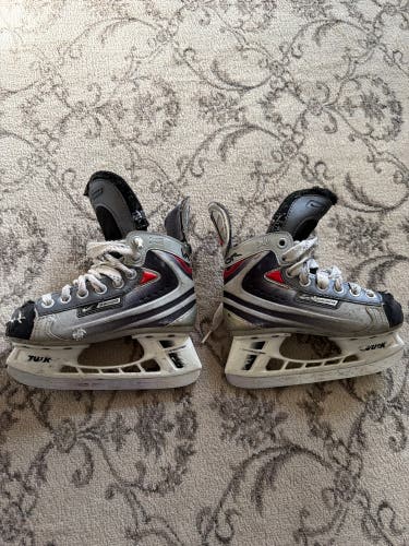 Bauer Youth Vapor XII Hockey Skates Regular Width 11.5 (Used)