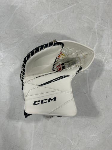 CCM Axis 2.9 Full Right Glove and Blocker Set (New)