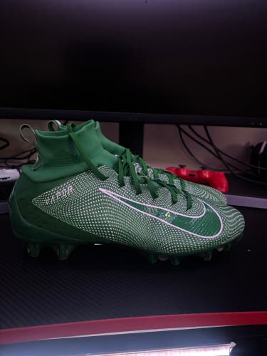 Unisex Size M 11.5 (W 12.5) Nike Cleats (Used)