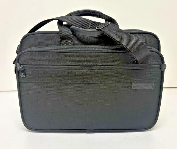 Briggs & Riley Travelware Black Laptop Messenger Travel Bag 5" x 12.5" x 17"