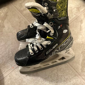 2021 Bauer Vapor 3X Hockey Skates Size 2.5 (Used)