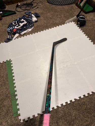 Intermediate Bauer Twitch Right Handed Hockey Stick P92 50 Flex (Used)