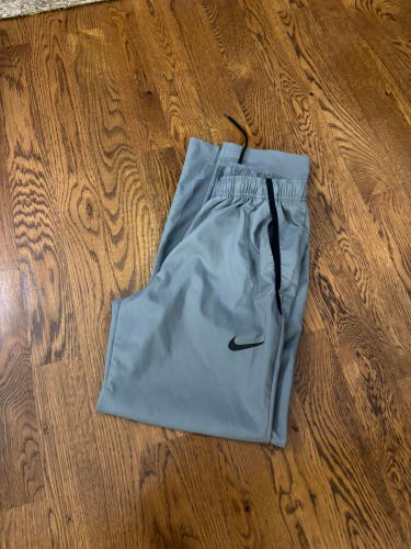 Gray Medium Men's Nike Pants (New)