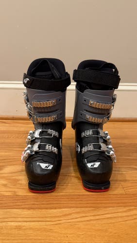 Mondo 21 & 21.5 Kid's Nordica SpeedMachine Ski Boots (Used)