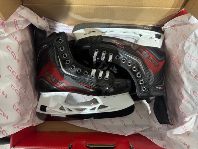 2025 CCM JetSpeed FT8 Pro Hockey Skates Regular Width 7 (New)