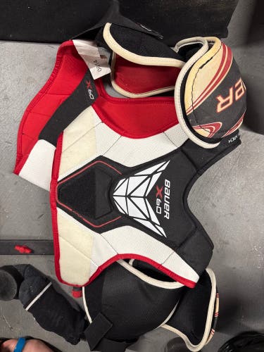 Medium Senior Bauer Vapor X60 Shoulder Pads (Used)