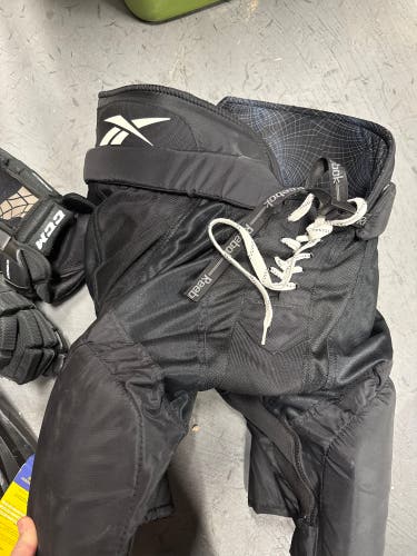 Senior Medium Reebok 7k Hockey Pants (Used)