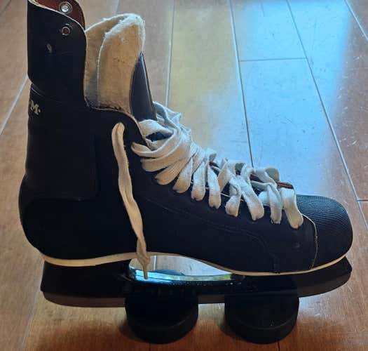 CCM Tacks Hockey Skates Regular Width Size Adult 9.5 (Used)