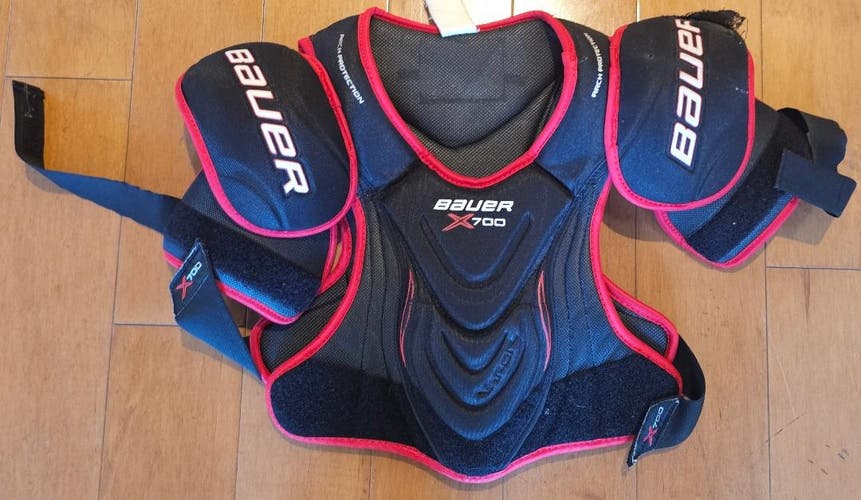 Small Senior Bauer Vapor X700 Shoulder Pads Damage on Left Side (Used)