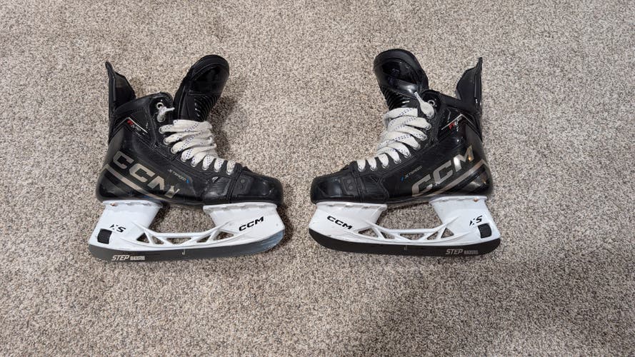 2023 CCM JetSpeed FT6 Pro Hockey Skates Regular Width Pro Stock 8 (Used)