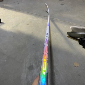 Intermediate Bauer Vapor FlyLite Right Handed Hockey Stick P28 70 Flex (New)