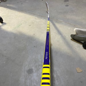Intermediate Bauer Vapor Hyperlite 2 Right Handed Hockey Stick P92 65 Flex (New)