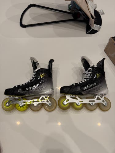 2023 Bauer Vapor Hyperlite 2 Hockey Skates Regular Width 8 (Used)