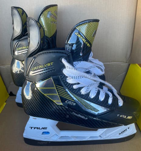 Used True Catalyst 9 Hockey Skates Size 5.5R