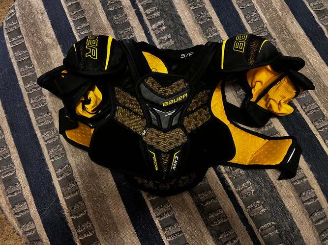 Small Junior Bauer Supreme TotalOne MX3 Shoulder Pads (Used)
